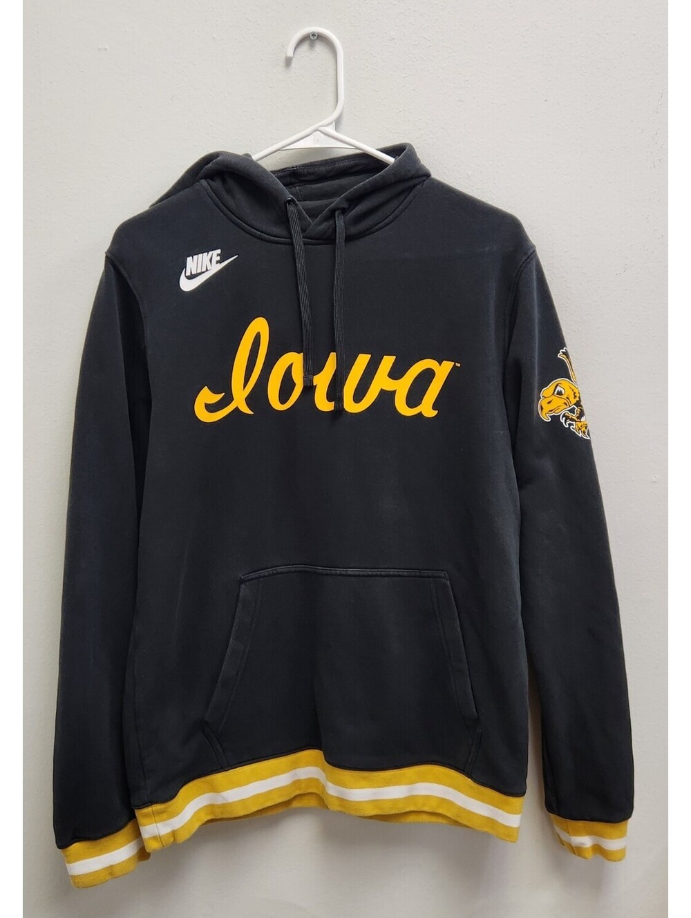 Nike Iowa Hawkeyes Retro Pullover Hoodie Men's Large Black Flying Herky Logo